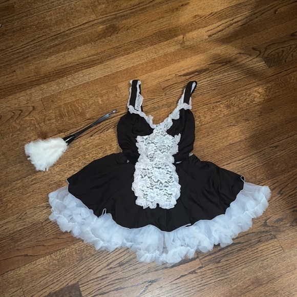 French Maid Costume - Picture 2 of 3